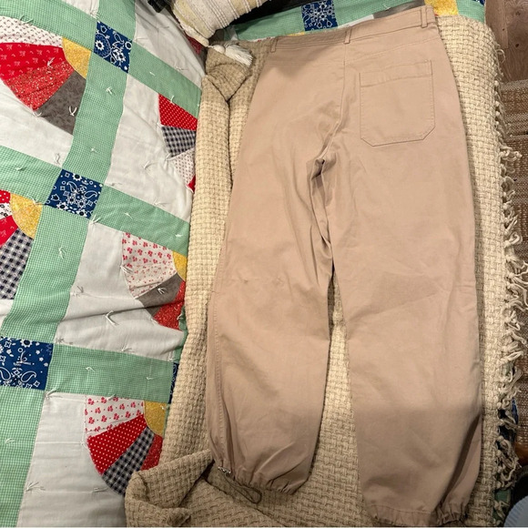 NWOT ZARA Women's Jogger Pants
Size small Beige Drawstring
Stretch Fabric - Picture 11 of 13